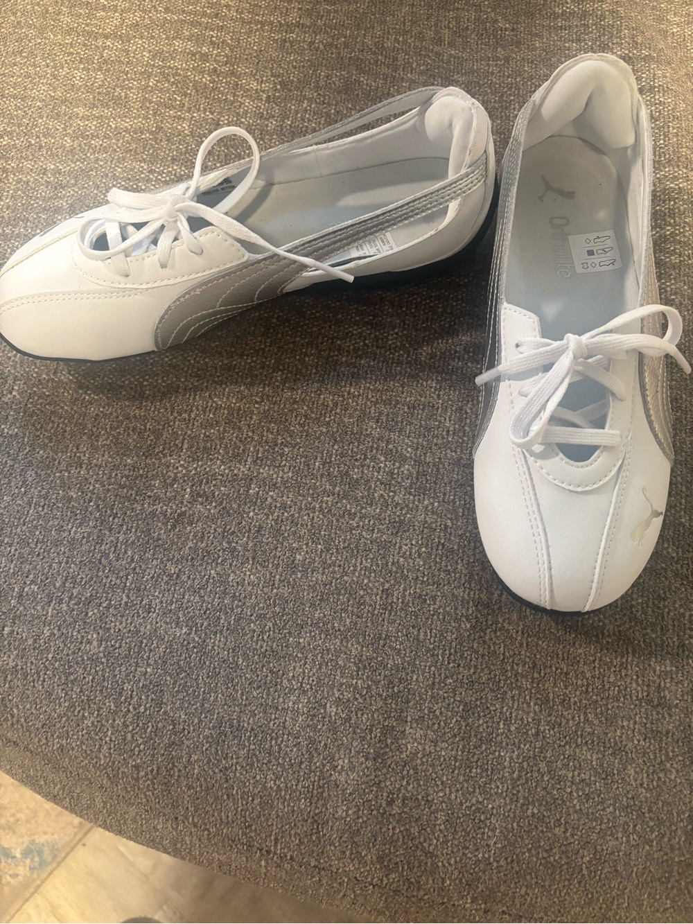 Puma Big Kid  White and Silver Casual Sneakers